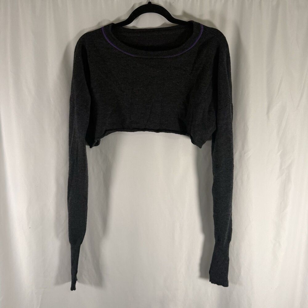 Me Threads 100% Wool Cropped Sweater Women's S/M Grey Long Sleeve Thumb Holes